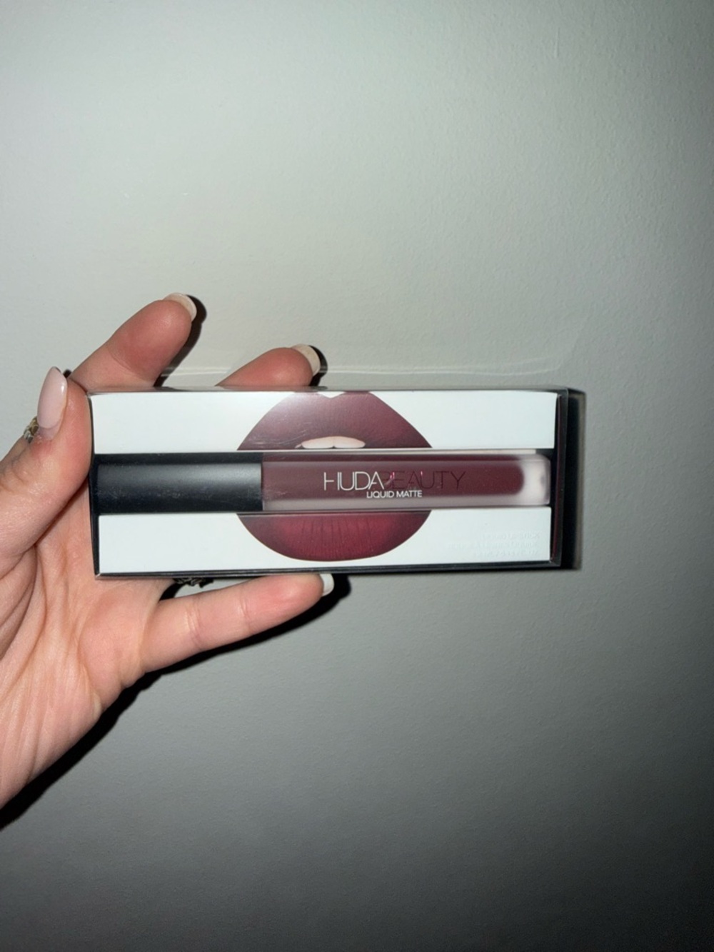 HUDA BEAUTY Liquid Matte Lipstick - Famous